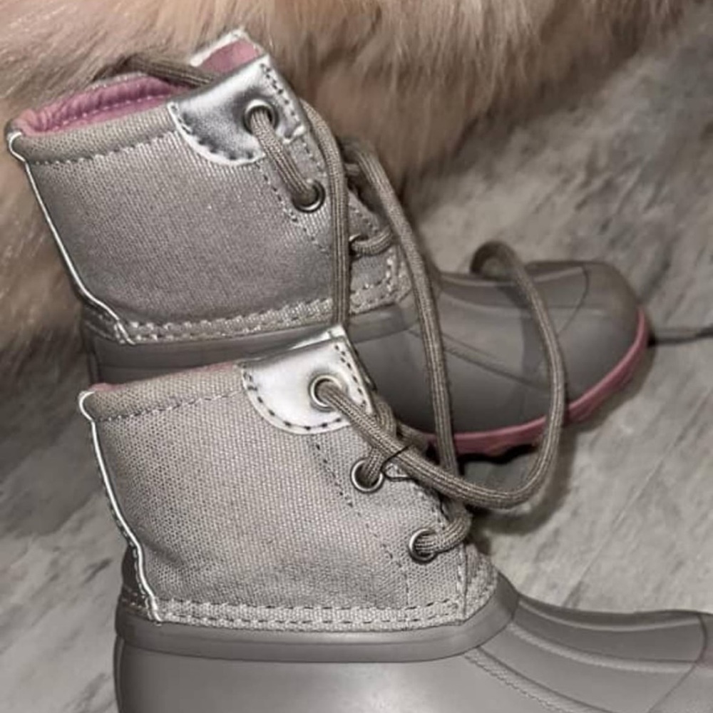 SOLD sperry toddler 6 boots